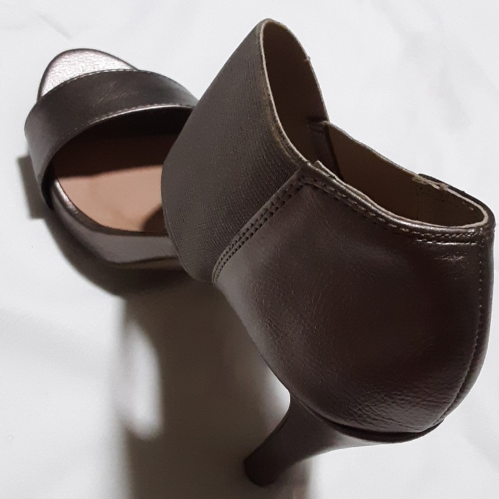 Heels - Picture 4 of 4
